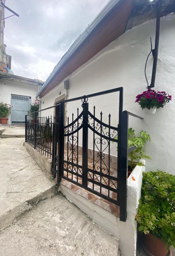 Marko'S House Hotel Gjirokaster Exterior photo